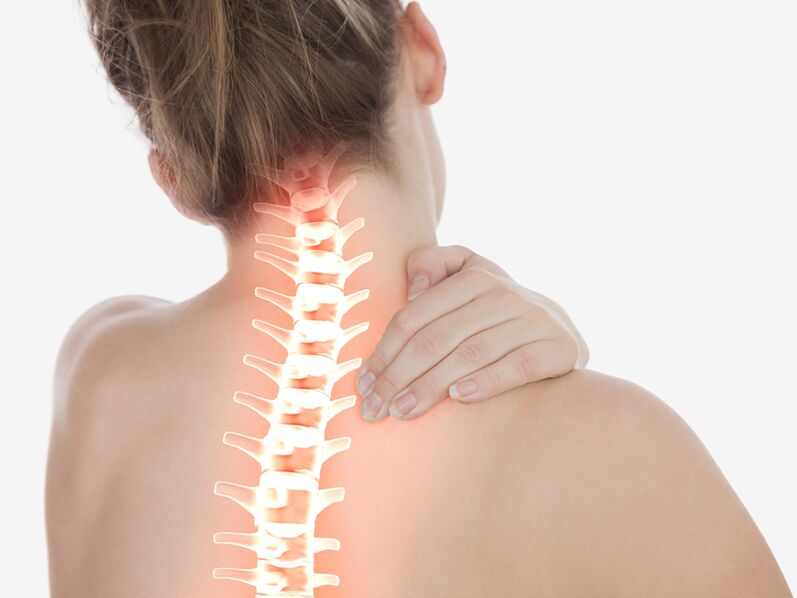Thoái hóa đốt sống cổ biểu hiện bằng những cơn đau âm ỉ hoặc đau nhói