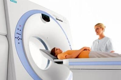 Kiểm tra cột sống cổ để tìm nghi ngờ thoái hóa khớp